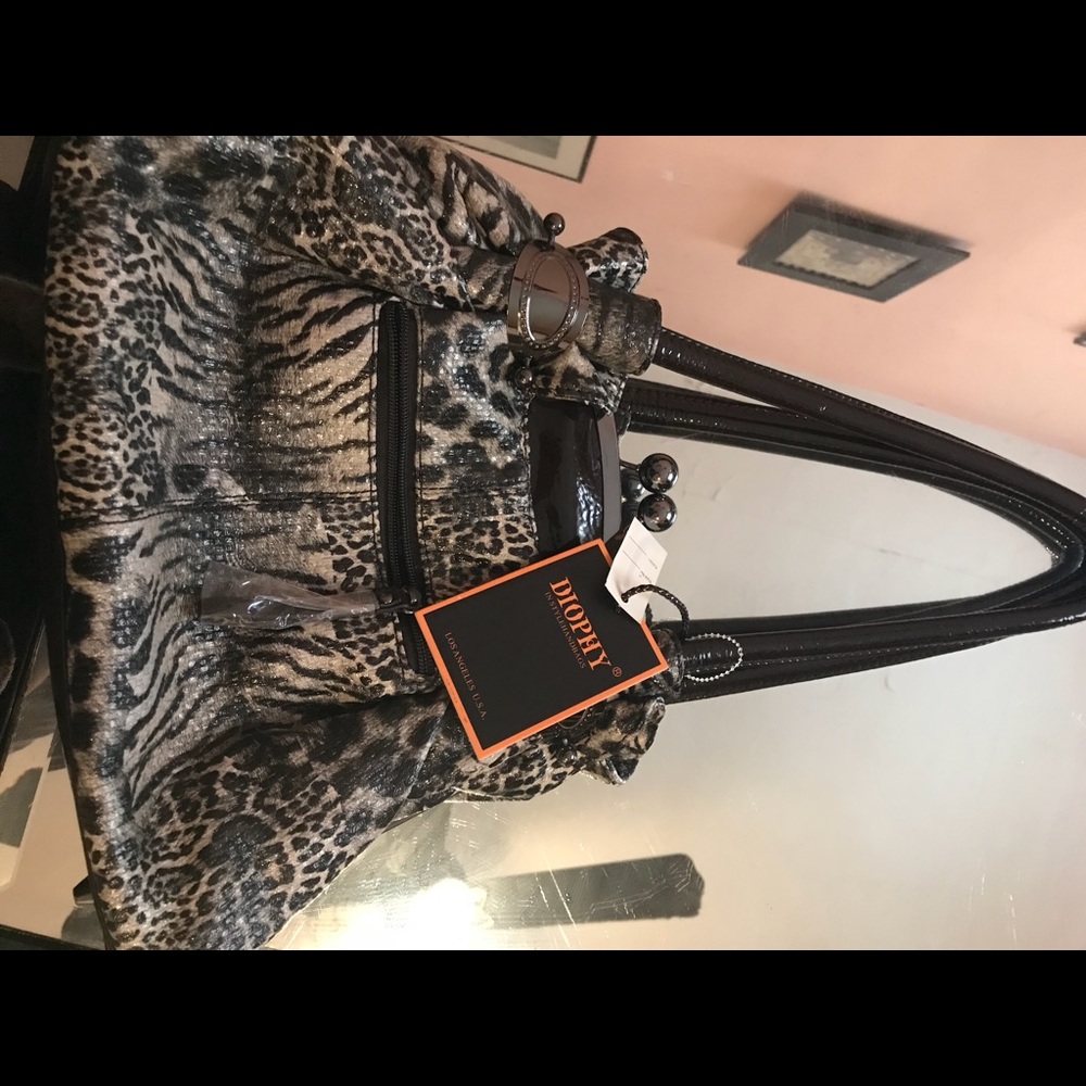 Purses - Picture 4 of 6